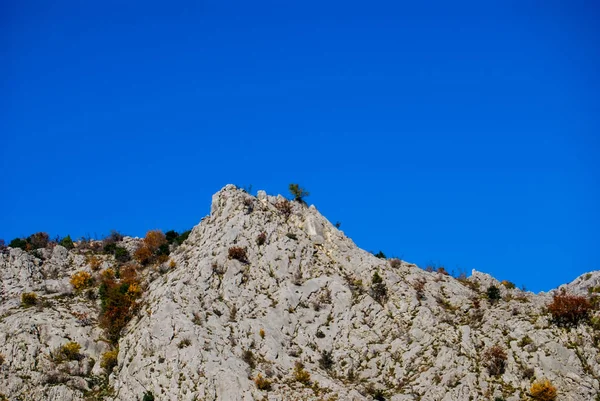La roca sobre la ciudad de Blagaj — Foto de Stock