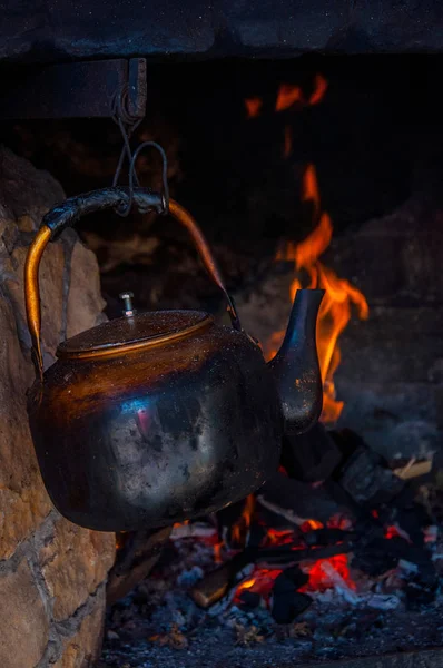 Teapot on the fire — Stock Photo, Image