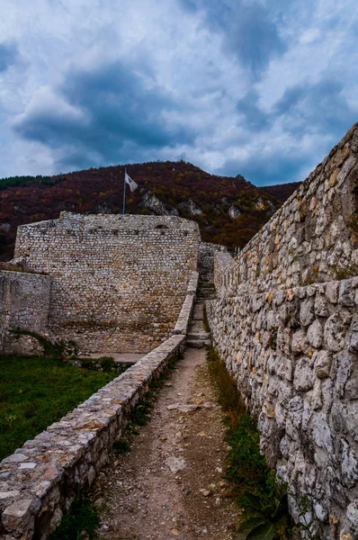 Caminho na fortaleza de Travnik — Fotografia de Stock