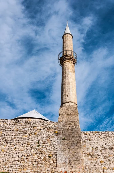 Minaret in de vesting van Travnik — Stockfoto