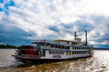 Hamburg şehir taşımacılığı için kullanılan tekne 11 Mayıs 2014