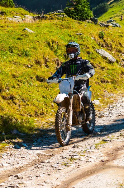 Motociclista Estrada Montanha Vranica Bósnia Agosto 2016 — Fotografia de Stock