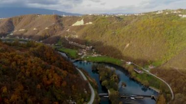 Kostelski Buk Bihac kenti yakınlarında bir şelale