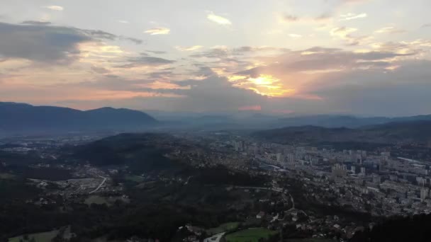Aerial shoot of city of Sarajevo from mountain Trebevic during the sunset — Stock Video