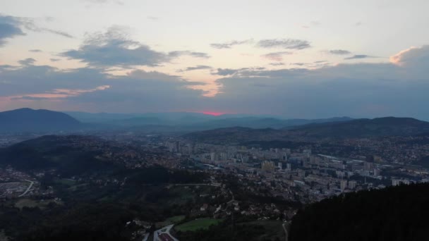 Aerial shoot of city of Sarajevo from mountain Trebevic — Stock Video