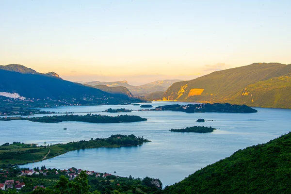 Schöner Rama See Bosnien Herzegowina Für Die Bedürfnisse Von Wasserpflanzen — Stockfoto