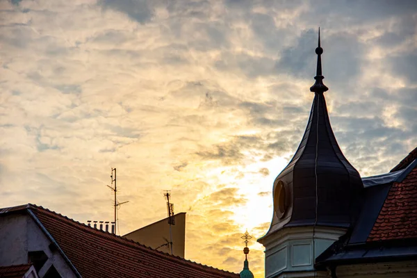 Kilátás Háztetőkre Ljubljana Városában Napfelkeltekor — Stock Fotó