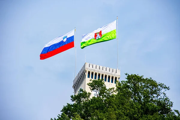Bandeira Eslovênia Cidade Liubliana Acenando Sobre Torre Castelo Liubliana — Fotografia de Stock