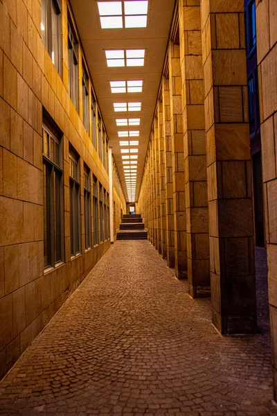 Lungo Stretto Corridoio Nella Città Francoforte Sul Meno Germania — Foto Stock