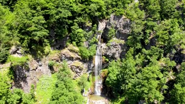 Drone footage of waterfall near city of Gornji Vakuf in Bosnia and Herzegovina — Stock Video