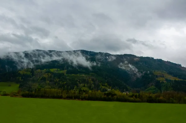 Schöne Landschaft Mit Etwas Nebel Österreich — Stockfoto