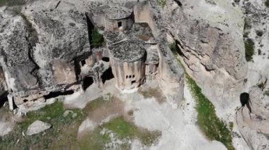 Afyonkarahisar 'daki Phyrigian Vadisi' ndeki Bizans Kilisesi 'nin Arial Manzarası