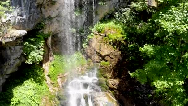 Drone images de cascade près de la ville de Gornji Vakuf en Bosnie-Herzégovine