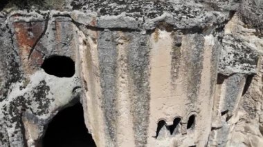 Afyonkarahisar 'daki Phyrigian Vadisi' ndeki Bizans Kilisesi 'nin Arial Manzarası