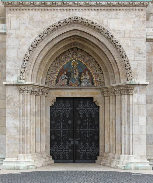 Gotische poort gesloten. — Stockfoto