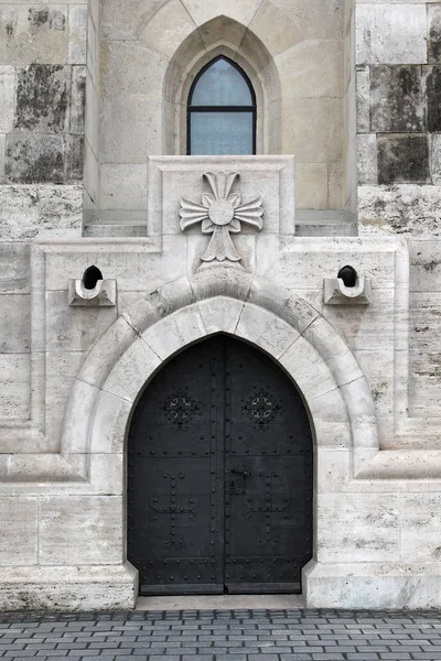 Gotisches Tor geschlossen. — Stockfoto