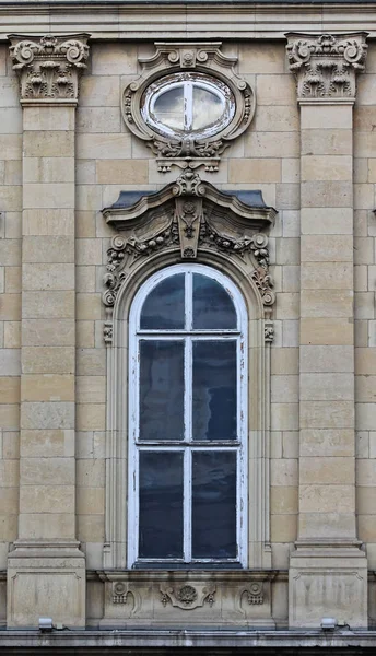 Buda castillo distrito ventanas góticas . — Foto de Stock