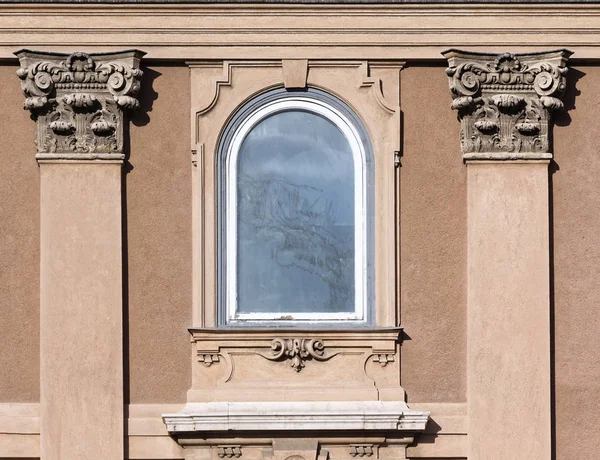 Budai vár negyed gótikus stílusú ablakok. — Stock Fotó