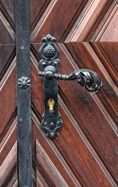 Vecchia maniglia porta in metallo — Foto Stock