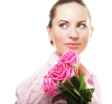 Pembe gül buketli kadın