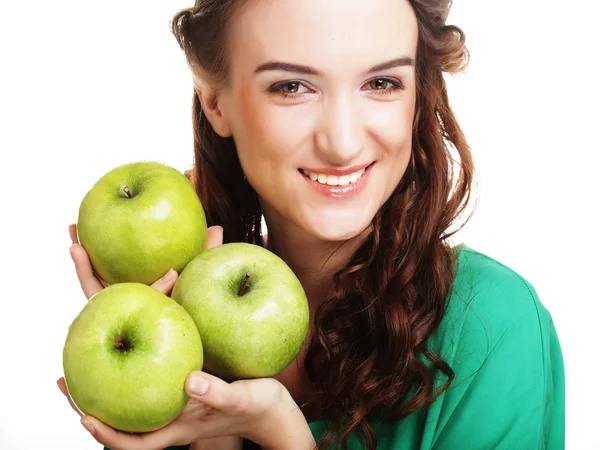 Mladá šťastná žena drží zelená jablka. — Stock fotografie