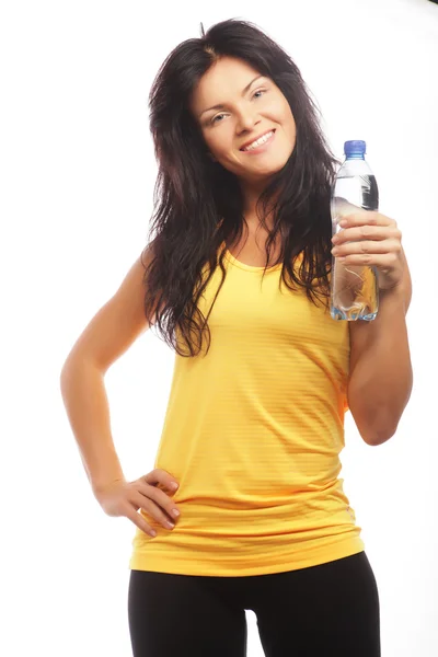 Kvinna fitness modell håller en vattenflaska — Stockfoto