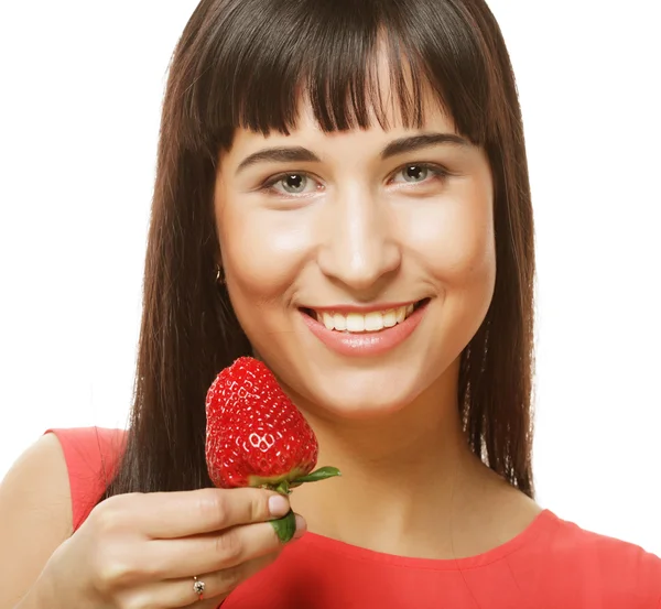 Belle femme souriante heureuse à la fraise — Photo