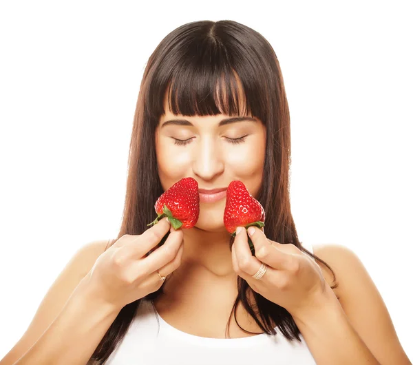 Belle femme souriante heureuse à la fraise — Photo