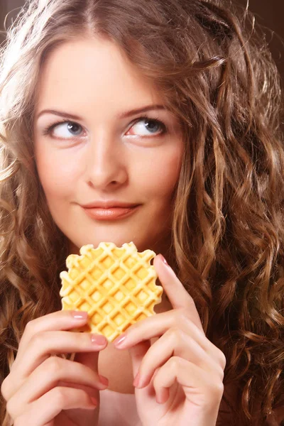 Smiling young blond woman with a cake — Stock Photo, Image