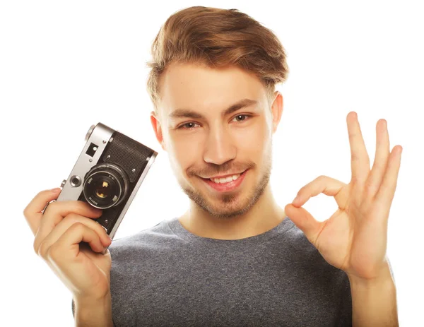 Un joven con cámara. Aislado sobre fondo blanco . — Foto de Stock