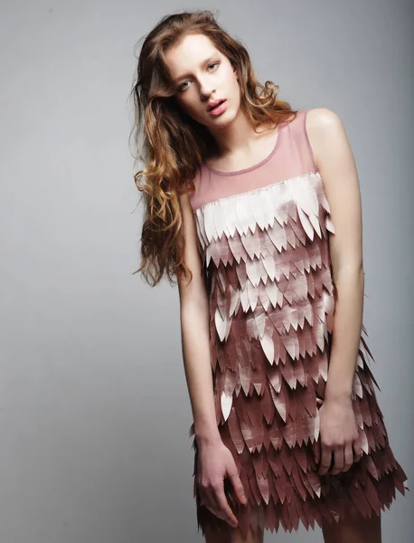 Moda modeli. Stüdyoda poz.