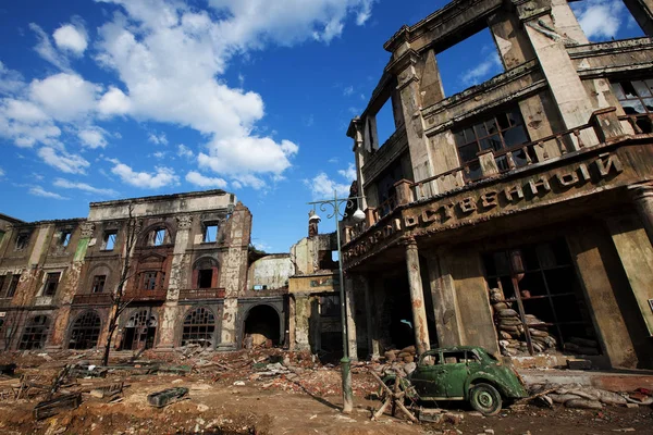 Ruiny domu, po wojnie — Zdjęcie stockowe