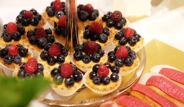 Gros plan d'un gâteau aux fruits . — Photo