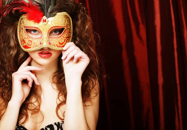 Mujer con mascarada veneciana máscara de carnaval —  Fotos de Stock