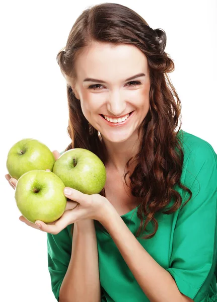 Joven mujer feliz sosteniendo manzanas verdes. — Foto de Stock