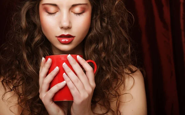 Young  woman drinking coffee — Stock Photo, Image