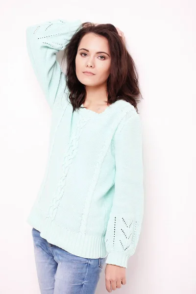 Young woman wearing casual clothes, posing on white background — Stock Photo, Image