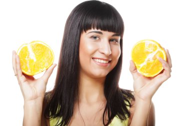 Elinde portakal olan kadın Whit 'e izole edilmiş stüdyo portresi.