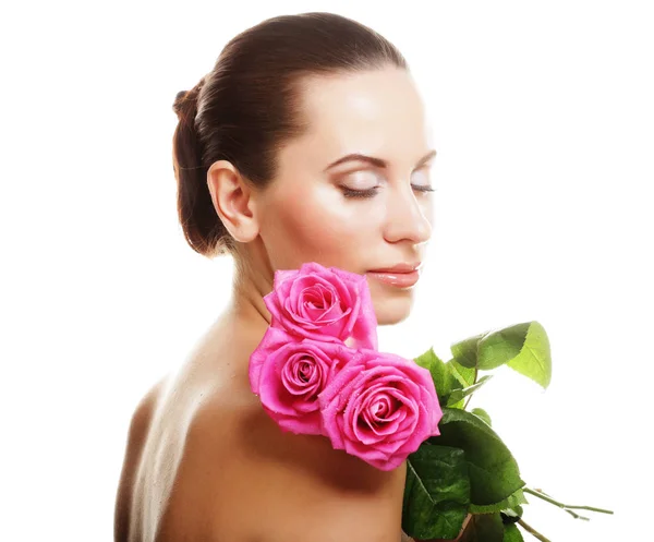 Женщина с букетом розовых роз — стоковое фото