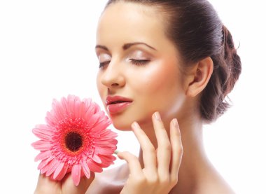 Kadın pembe gerber çiçekli beyaz izole