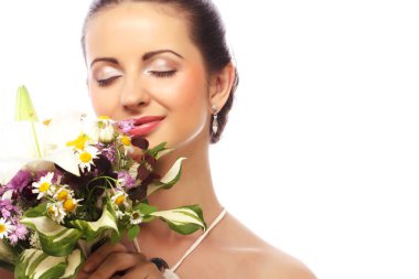 Buket farklı çiçek güzel bir kadınla