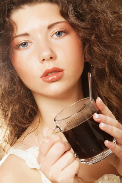 Beautiful Girl Drinking Tea or Coffee. — Stock Photo, Image