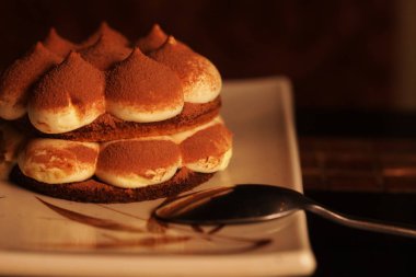 Ev yapımı tiramisu tatlısı