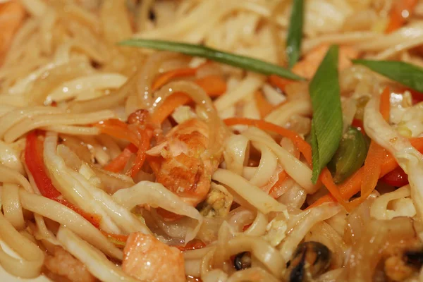 Chinese noodles on a white plate — Stock Photo, Image