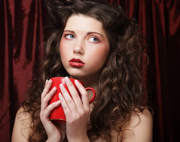 Mulher com um café aromático — Fotografia de Stock