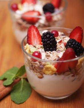 sağlıklı gıda - Yoğurtlu granola