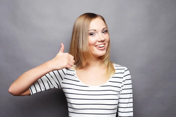 라이프 스타일과 사람 개념: 엄지손가락을 포기 하는 행복 한 여자 — 스톡 사진