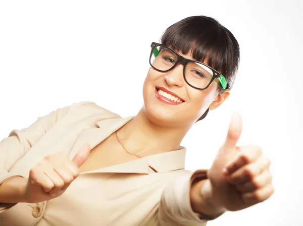 Empresária feliz mostrando polegar sobre fundo branco — Fotografia de Stock