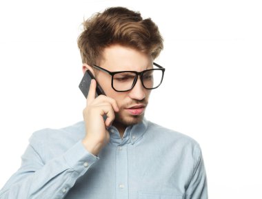 Duygusal adam beyaz arka plan üzerinde şanslı kazanan conce izole