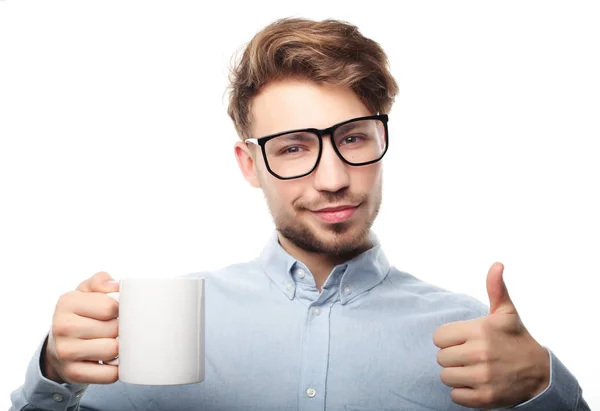 Schöner Mann in lässiger Kleidung mit einer Tasse — Stockfoto